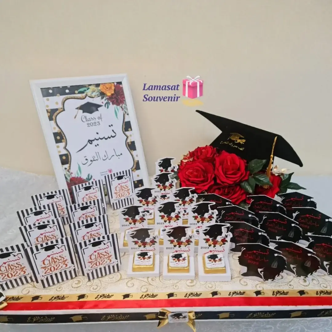 ستاند تخرج مع 30 توزيعة شوكولا جاهزة للتقديم