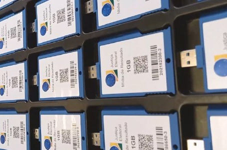Urnas eletrônicas começam a ser preparadas para o 2º turno das eleições