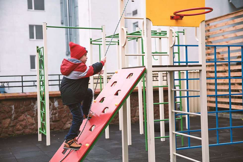 Kind auf dem Spielplatz