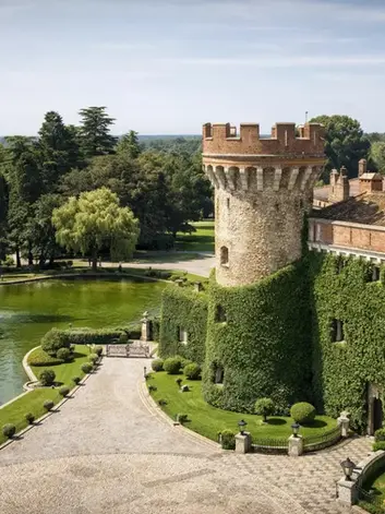 Planifique su boda en Girona con Casamiga. Descubre castillos, fincas rústicas y villas de lujo rodeadas de historia y encanto.