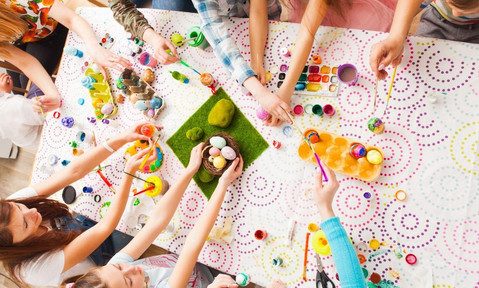 Discover creative craft-themed party ideas for kids in Barcelona and Costa Brava. Personalized scenarios, dynamic games, and professional animators for unforgettable celebrations!