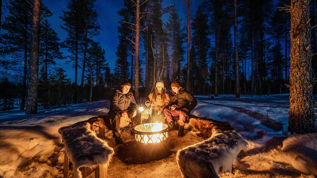 Experience the Magic of the Northern Lights at Polarman's Camp, Rovaniemi! Welcome to Polarman's Camp Rovaniemi, an exclusive private retreat nestled in the serene Lapland wilderness, just a short 20-minute drive from Rovaniemi city center. Escape the tourist buzz and immerse yourself in the beauty of nature, where unobstructed views of the Northern skyline and minimal light pollution await. Here, in the heart of Lapland, lies your gateway to witness the mesmerizing dance of the Northern Lights, also known as the Aurora Borealis.