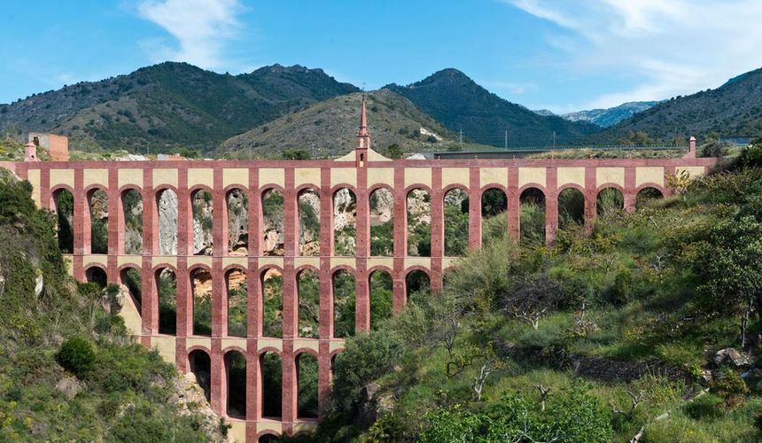 Aqueduct of Águila, Andalusia - The Aqueduct of Águila is relatively fresh: it was built in the 19th century to supply water to a local sugar factory. Of course, the aqueduct still works today: it supplies water to the residents of neighboring villages.