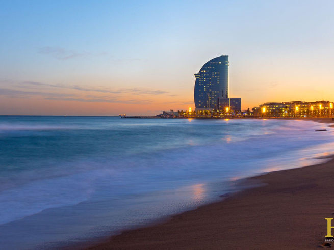Explore a luxurious loft-style flat for sale in Poblenou, Barcelona. Contact Hilton Real Estate today to make this exceptional property your own. Discover a Modern Luxury flat in Poblenou, Barcelona. Discover a Modern Luxury flat in Poblenou, Barcelona.