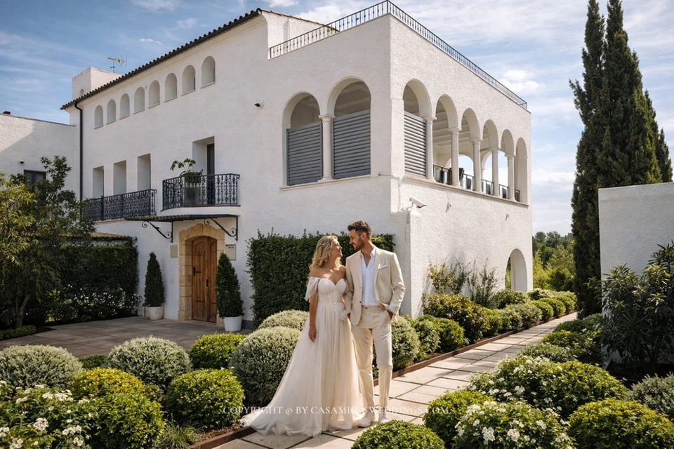 Wedding couple at Masia Casa del Mar clifftop wedding venue, Garraf Natural Park, near Sitges, Barcelona Spain