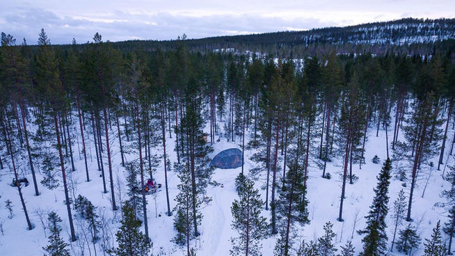 Experience the Magic of the Northern Lights at Polarman's Camp, Rovaniemi! Welcome to Polarman's Camp Rovaniemi, an exclusive private retreat nestled in the serene Lapland wilderness, just a short 20-minute drive from Rovaniemi city center. Escape the tourist buzz and immerse yourself in the beauty of nature, where unobstructed views of the Northern skyline and minimal light pollution await. Here, in the heart of Lapland, lies your gateway to witness the mesmerizing dance of the Northern Lights, also known as the Aurora Borealis.
