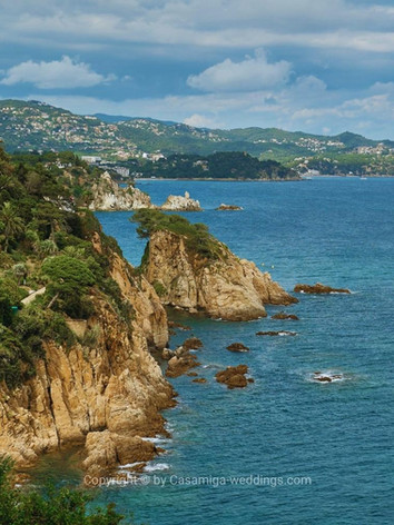 Discover the best wedding venues in Spain. Casamiga Wedding Planner Barcelona helps you choose and negotiate top venues across Costa Brava & Catalonia.