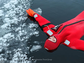 After a 20 min guided transfer from Rovaniemi, you’ll arrive at the peaceful ice floating location tucked away in the Lappish forests. Upon arrival a local guide will greet you and lead you to their secret open water lake location 200m from the main site.