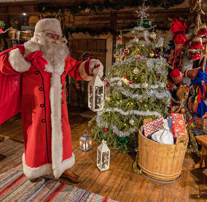 Meet Santa Claus & Mrs. Claus in a Secret Hideaway, Levi ®