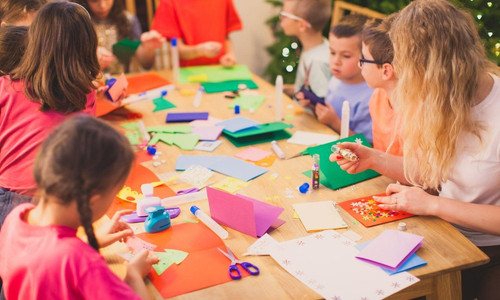 Discover creative craft-themed party ideas for kids in Barcelona and Costa Brava. Personalized scenarios, dynamic games, and professional animators for unforgettable celebrations!