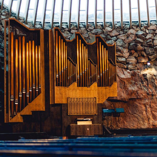 Discover the top attractions and must-see sights in Helsinki for a memorable one-day itinerary. Explore Fenix.info for expert travel guides and recommendations.