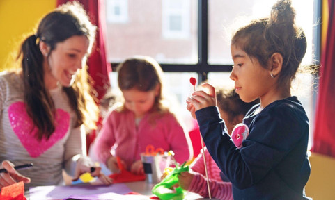 Discover creative craft-themed party ideas for kids in Barcelona and Costa Brava. Personalized scenarios, dynamic games, and professional animators for unforgettable celebrations!