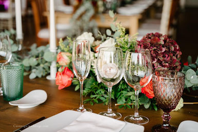 Rustic wedding tables with floral arrangements and candles – wedding decor Costa Brava