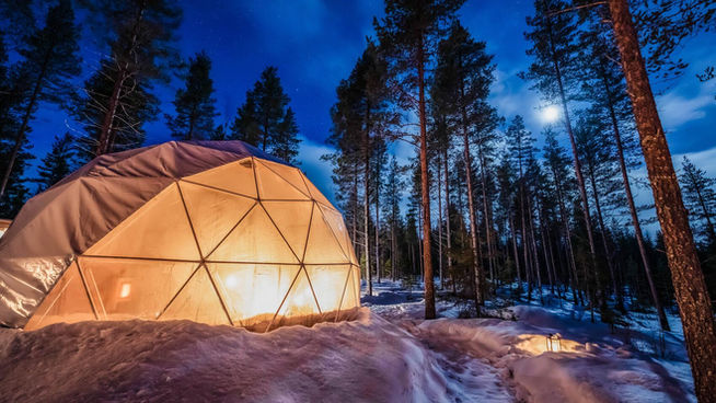 Experience the Magic of the Northern Lights at Polarman's Camp, Rovaniemi! Welcome to Polarman's Camp Rovaniemi, an exclusive private retreat nestled in the serene Lapland wilderness, just a short 20-minute drive from Rovaniemi city center. Escape the tourist buzz and immerse yourself in the beauty of nature, where unobstructed views of the Northern skyline and minimal light pollution await. Here, in the heart of Lapland, lies your gateway to witness the mesmerizing dance of the Northern Lights, also known as the Aurora Borealis.