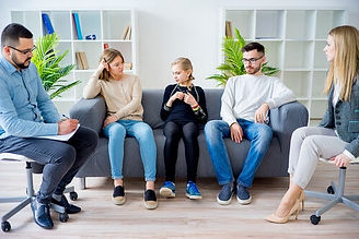 familia-haciendo-terapia.jpg