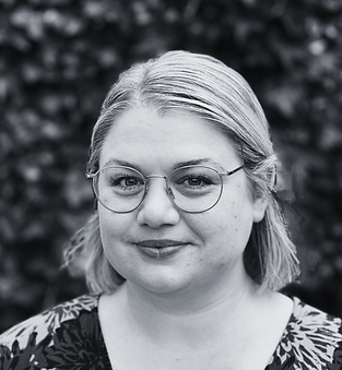 Lisa Headshot.png