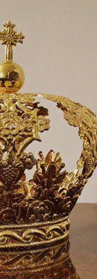 Corona en bronce bañada en oro, tamaño natural, elaborada para la Santisima Virgen del Carmen de Catia la Mar, en Venezuela