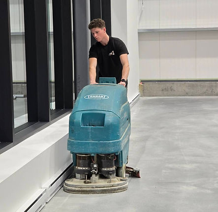 ENTRETIEN MENAGER COMMERCIAL 3.jpg