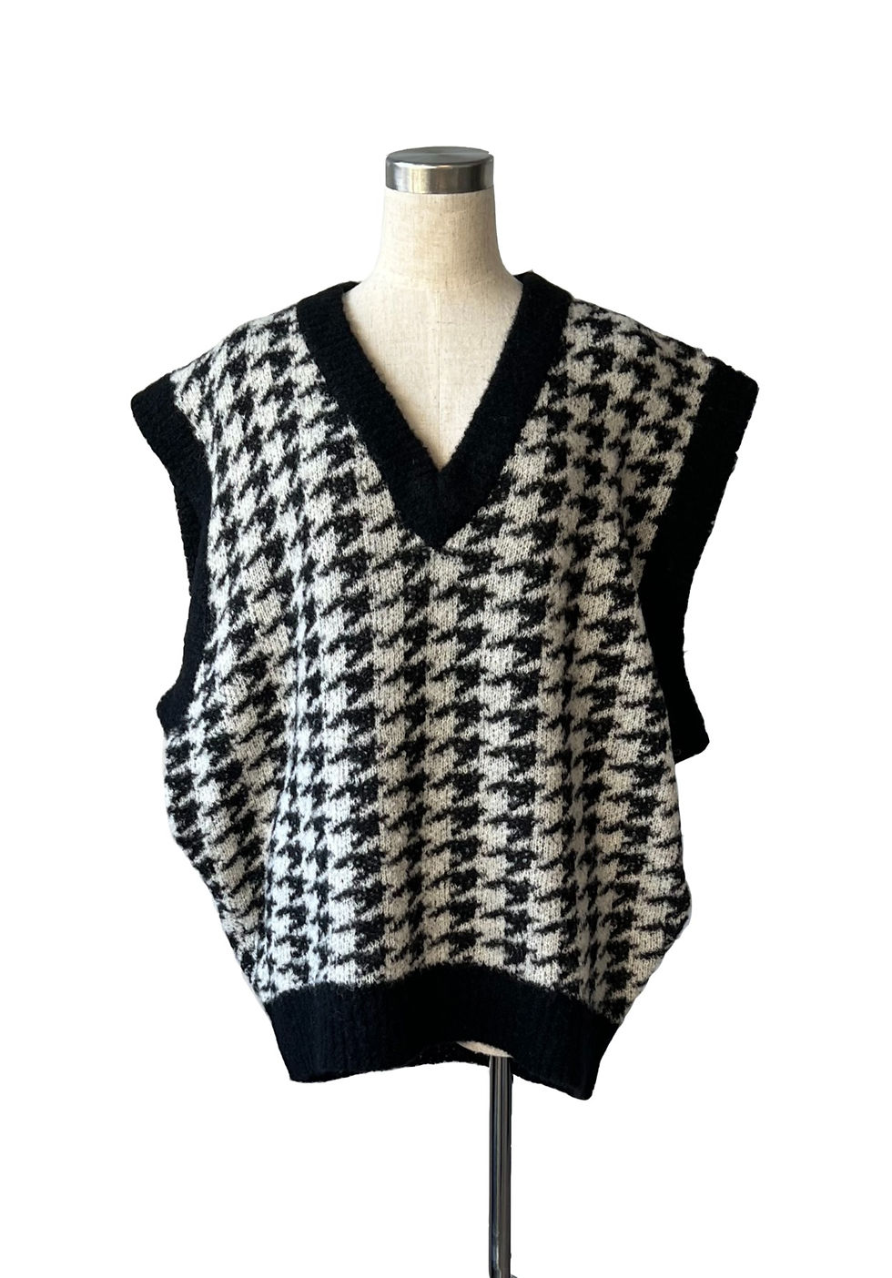 Thumbnail: Camel Wool-blended Houndstooth Knit Vest