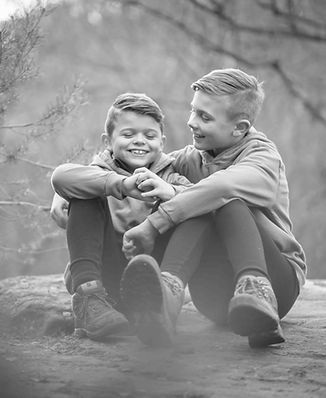 Lifestyle Familienfotografie draußen - Familie in der Natur