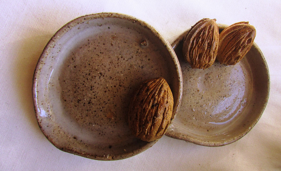 Thumbnail: Almond spoon rest