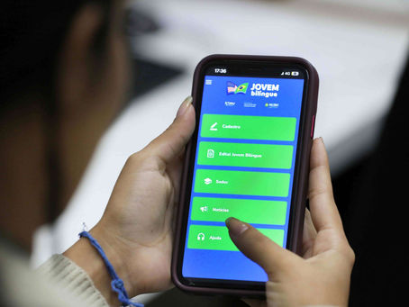 Governo amazonense abre processo de inscrição para mil bolsas no programa Jovem Bilíngue