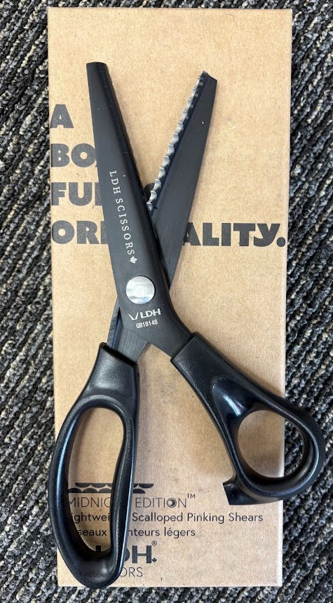 Scalloped edge scissors by LDH