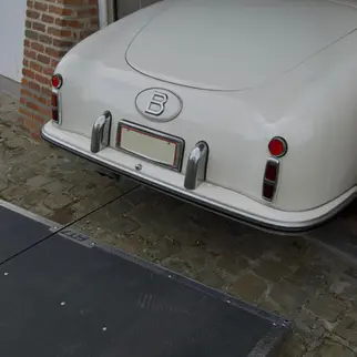 Classic Citroën TTT coming out of a transport trailer
