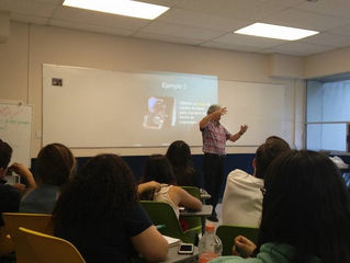 Solución de problemas con….¿grafos?/ Problem Solving with…grafos?