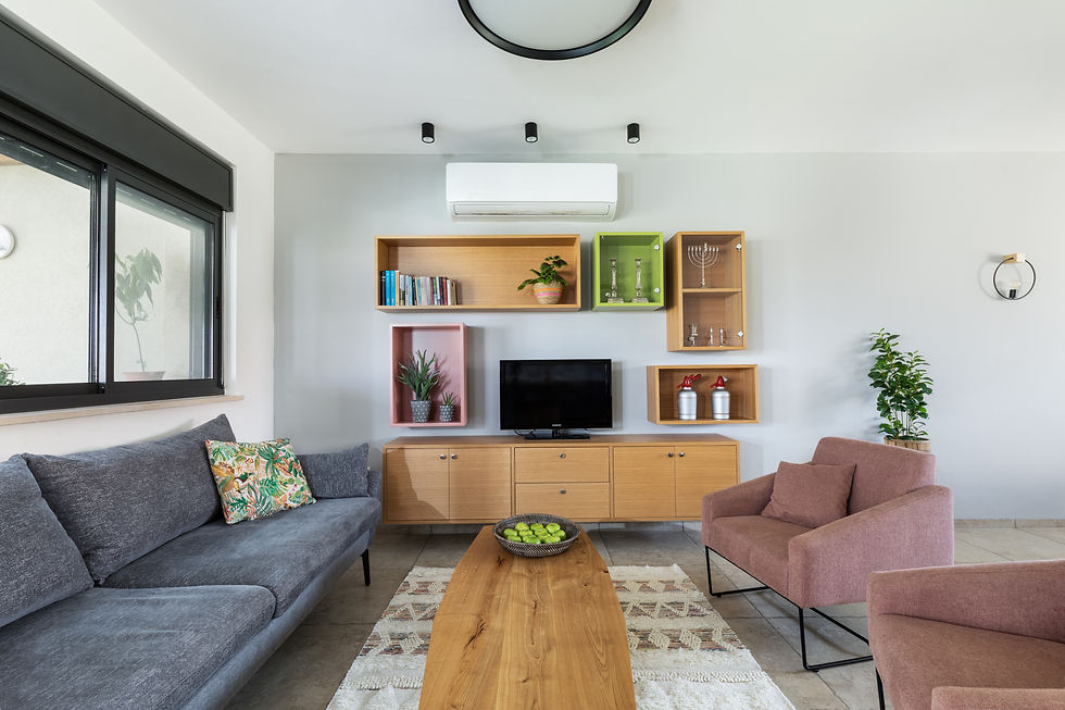 בית בקיבוץ- נורית ואביטל