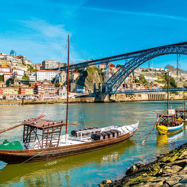 arrivée à Porto sous le pont Eiffel raid moto Portugal