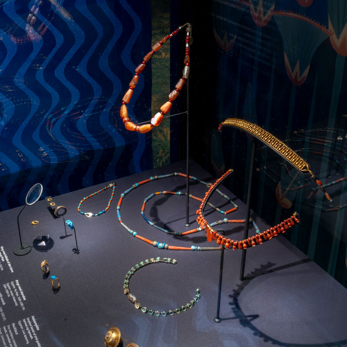 Necklaces, amulet pendants, gold earrings, rings and hair beads from the New Kingdom