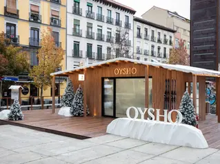 Oysho Ski Collection Lodge Pop-Up, Plaza Juan Goytisolo Madrid.