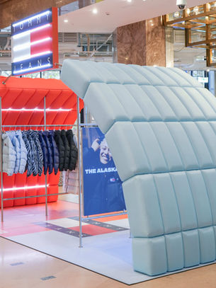 Tommy Hilfiger The Alaska Puffer Pop-Up Installation, Galeries Lafayette Champs-Élysées Paris.