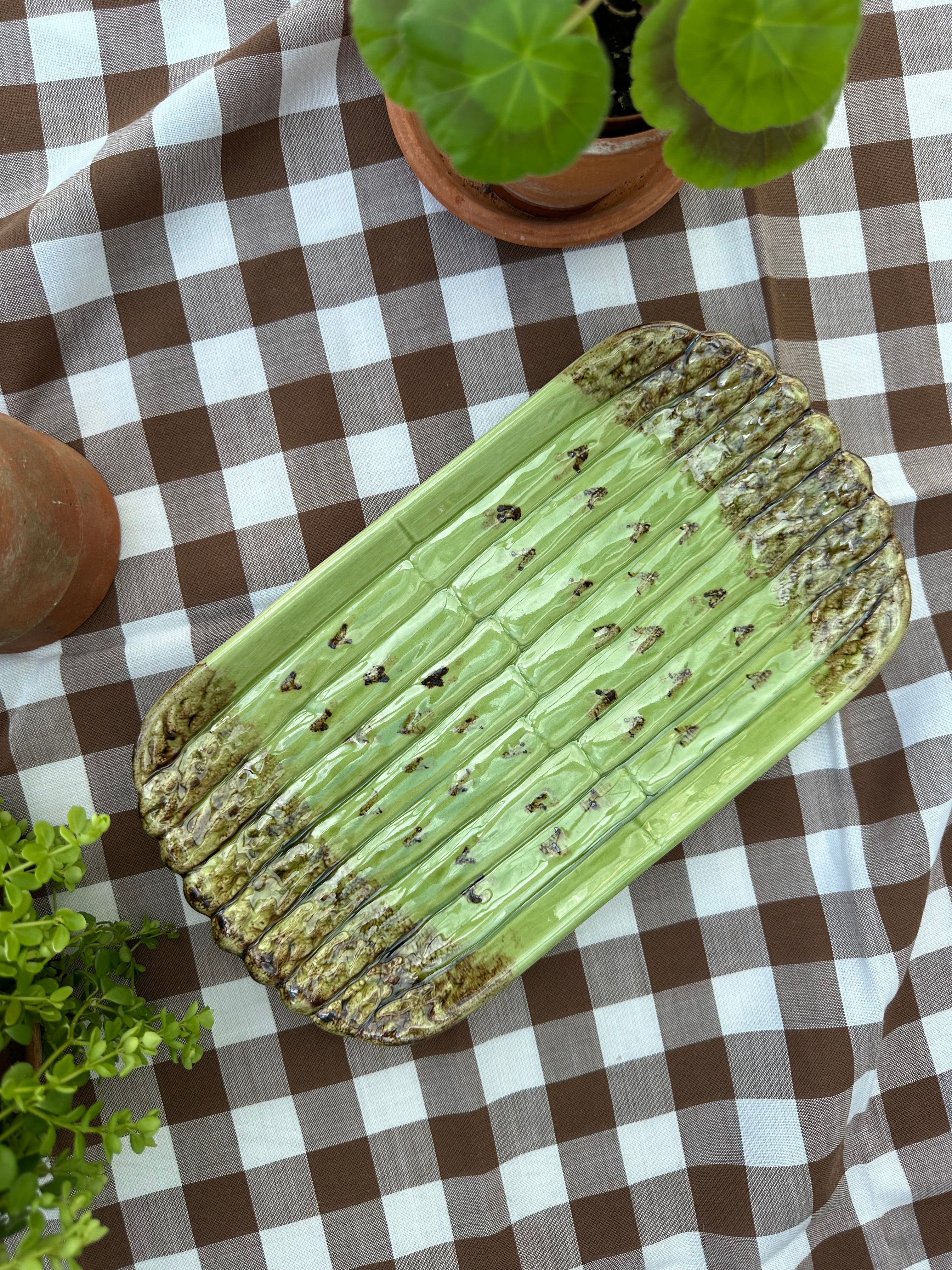 Bordallo Pinheiro Asparagus Plate