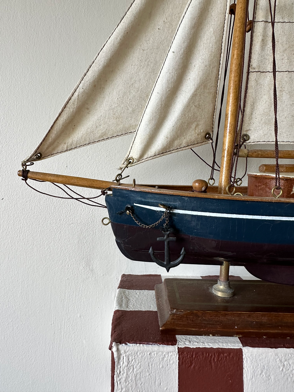 Thumbnail: Vintage Blue Sailing Yacht