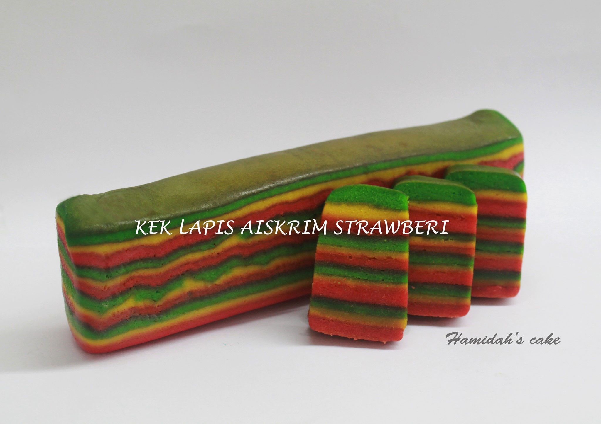 Kek Lapis Strawberry AisCream