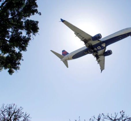 Airlines Across US Cancel, Reschedule Dozens of Flights Amid 5G Wireless Technology Rollout Concerns