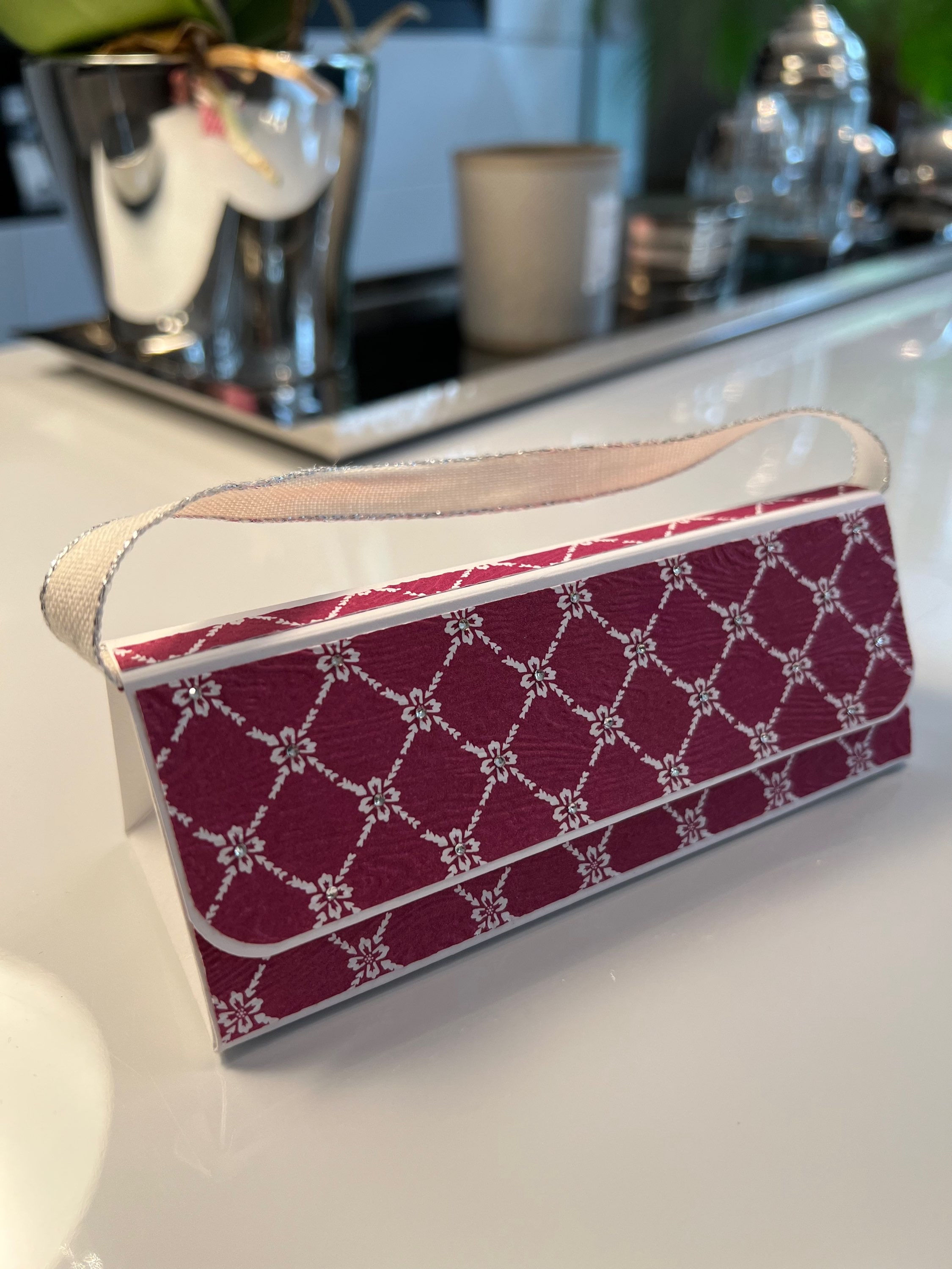 Minitasche mit Swarovski Steinen (Schokolade ist nicht inkludiert)