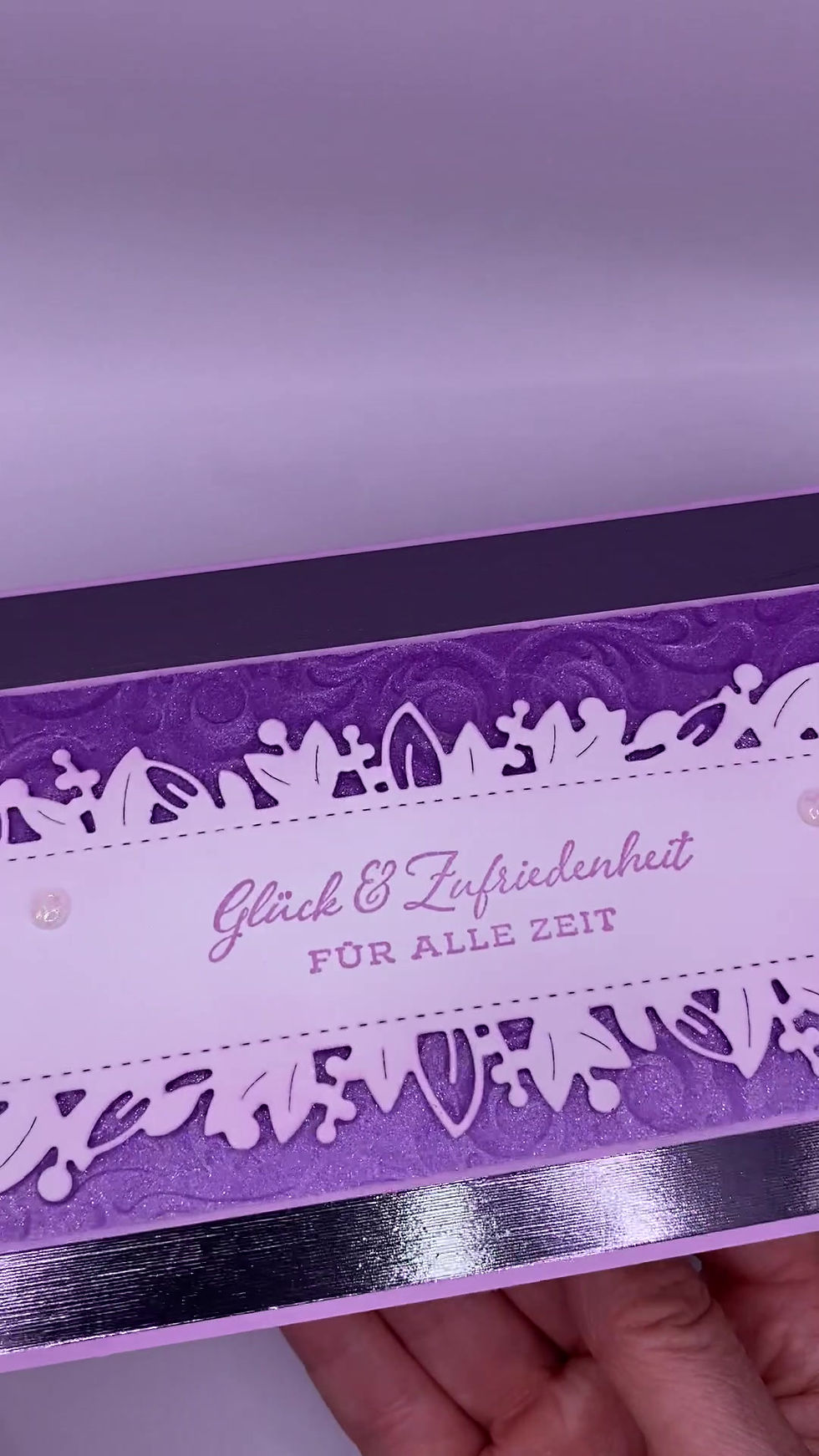 Miniaturbild: "Glück und Zufriedenheit" (Hugs, Prayers, Love)