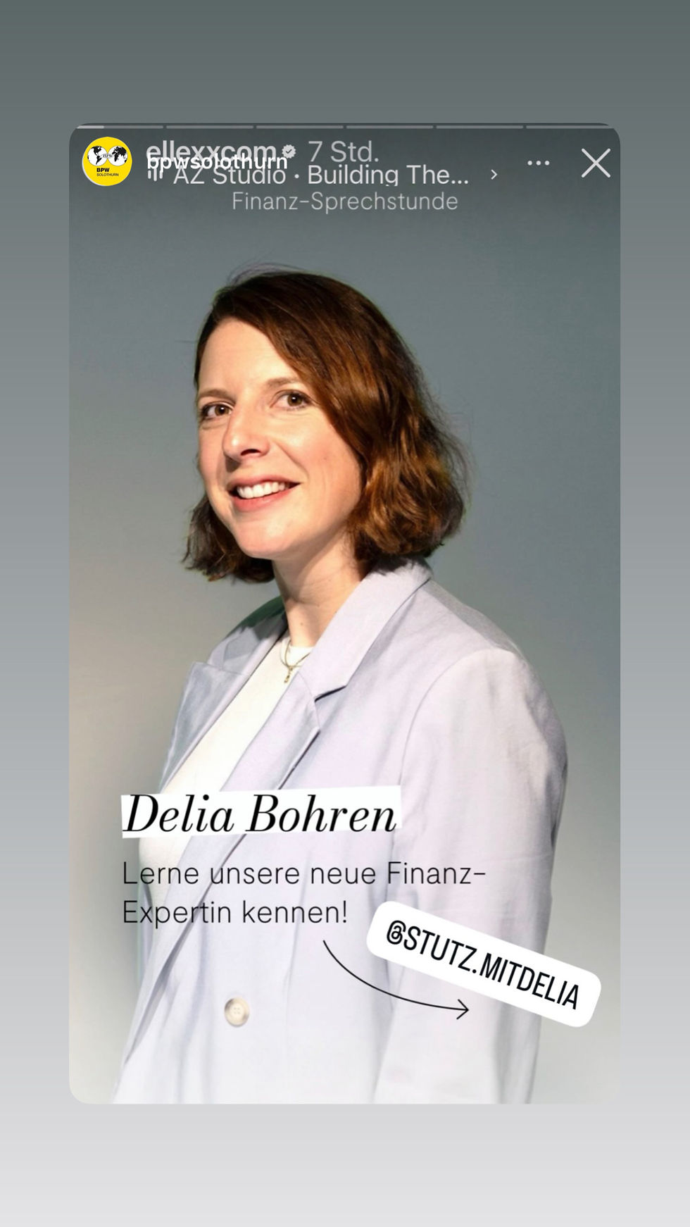 Frau auf Social Media