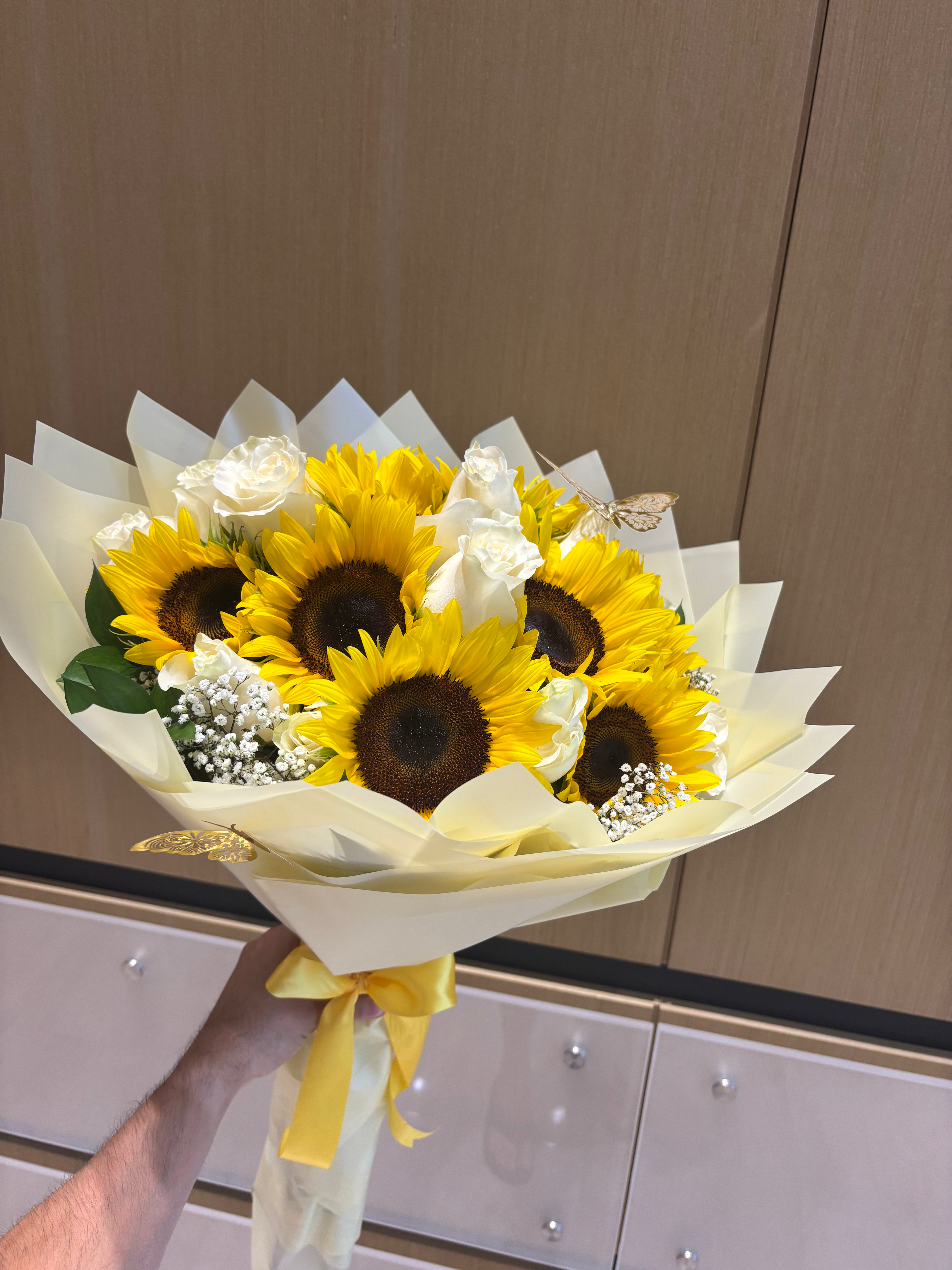 Bouquet 10 Sunflowers 12 White Roses