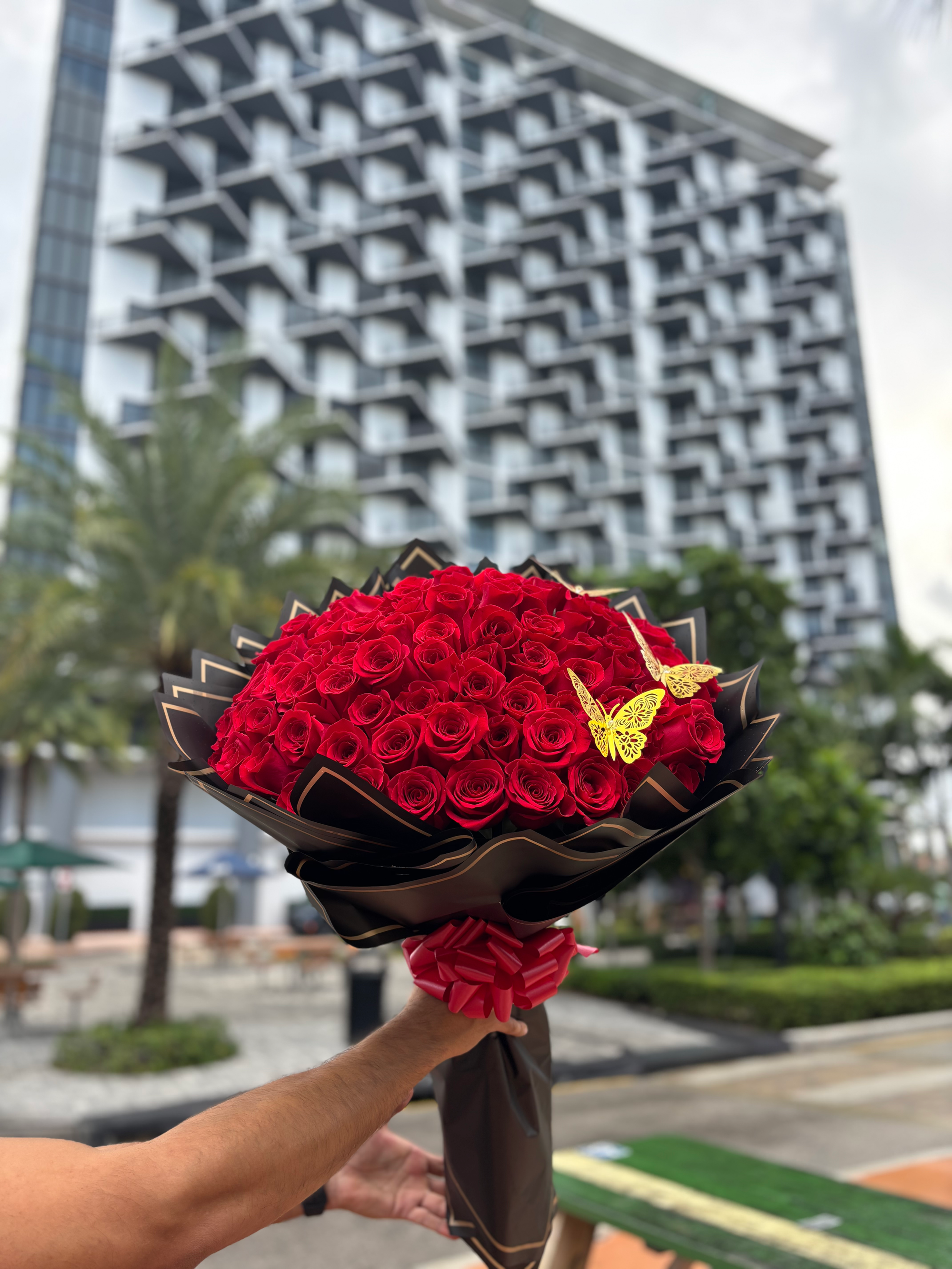 Bouquet of 100 Red Roses