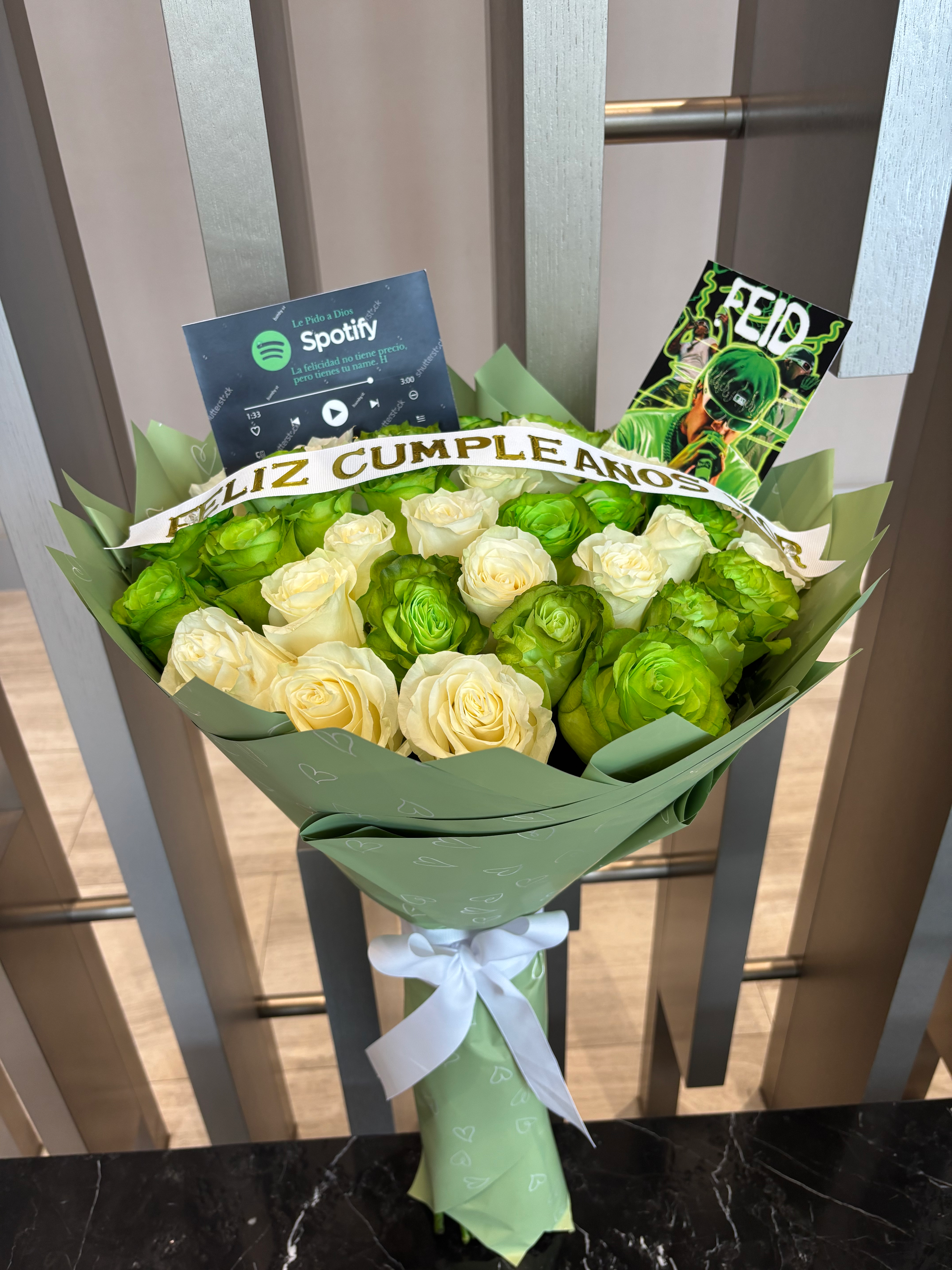 Bouquet with flowers and cards, Feliz Cumpleaños, Spotify. Green and white flowers.