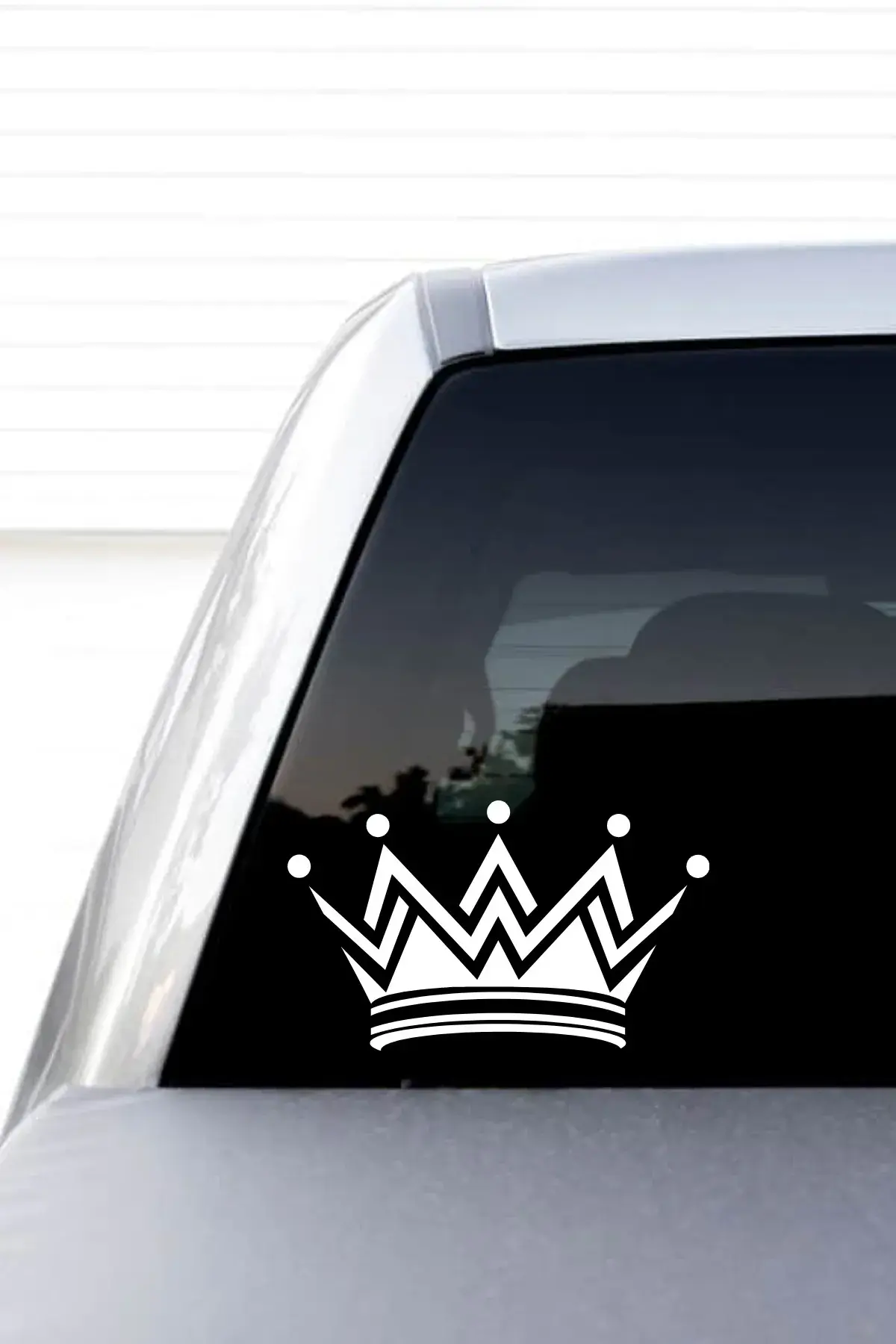 Kral Tacı Desenli Beyaz Araba Motosiklet Cam Etiket Sticker