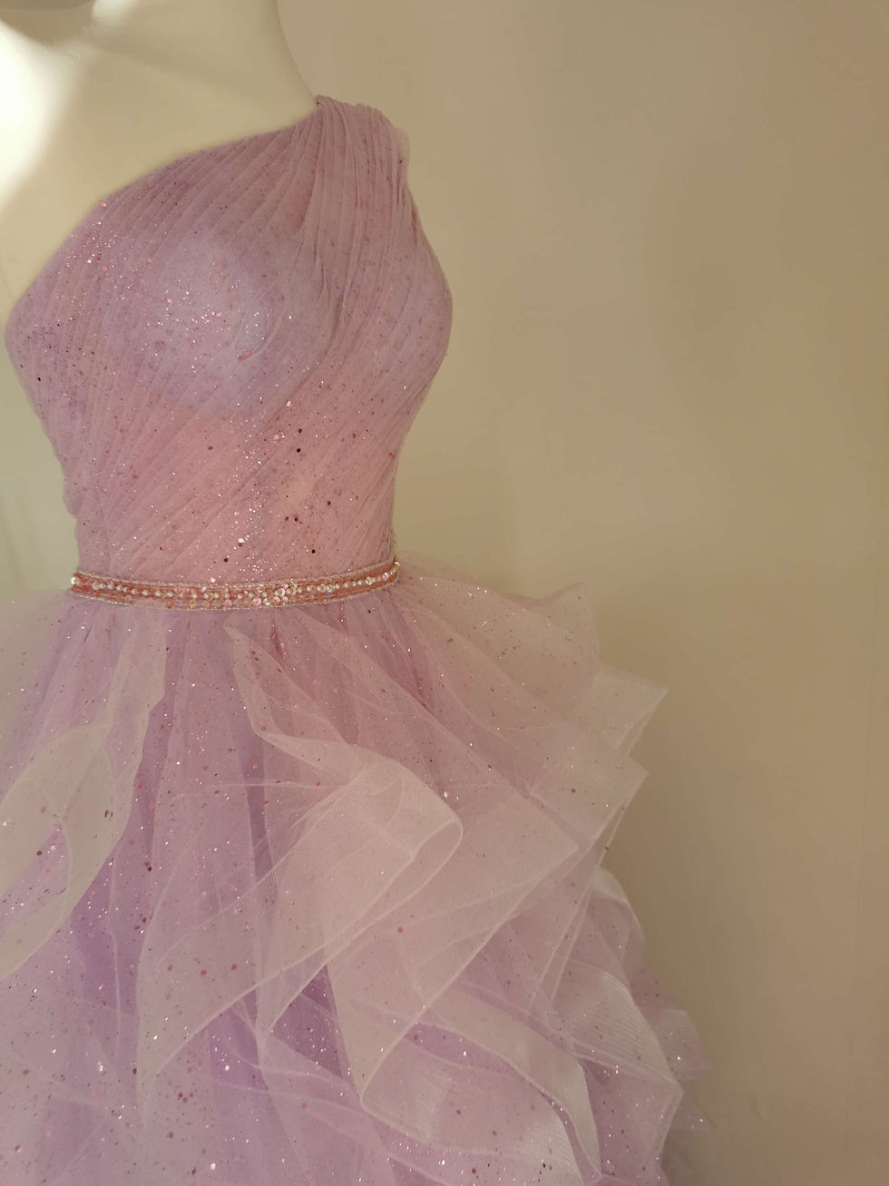 Miniatyrbilde: Glitrende ballkjole 