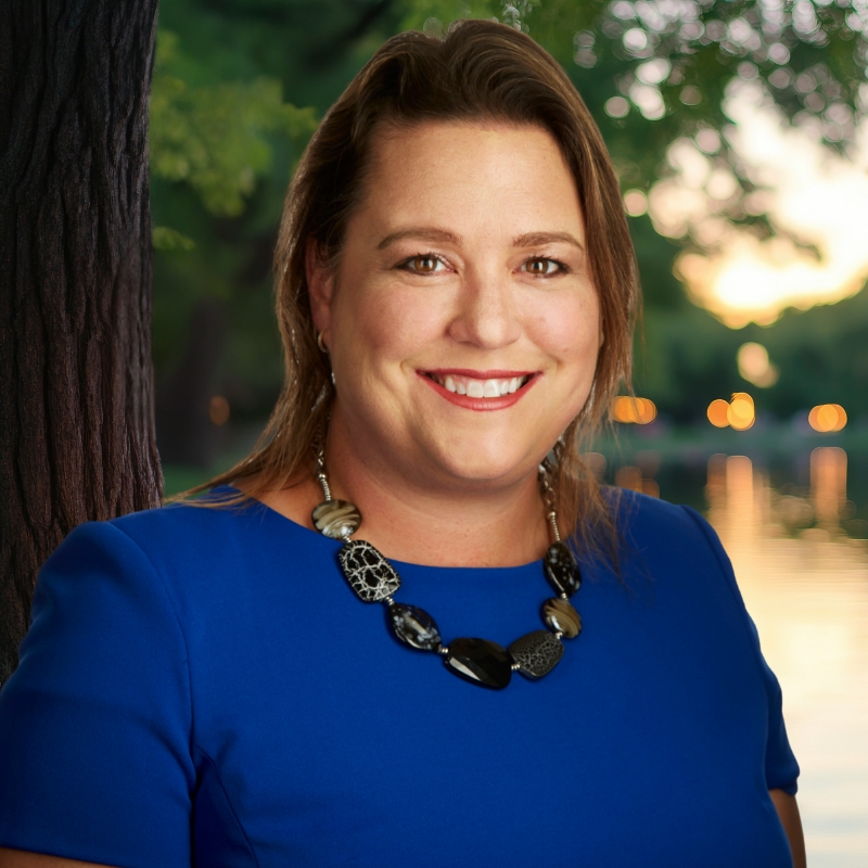 Simple Professional LinkedIn Profile Picture (4).jpg