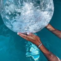 Erleben Sie ultimative Entspannung und Erholung in unserem exklusiven privaten Wellnessbereich in Wuppertal. Genießen Sie Sauna, Whirlpool und Outdoorpool für unvergessliche Momente der Erholung und Entspannung. Besonders schön für Junggesellen-Abschiede und private Feiern.