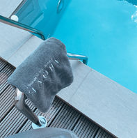 Erleben Sie ultimative Entspannung und Erholung in unserem exklusiven privaten Wellnessbereich in Wuppertal. Genießen Sie Sauna, Whirlpool und Outdoorpool für unvergessliche Momente der Erholung und Entspannung.