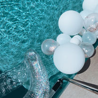 Exklusiver privater Wellnessbereich mit Sauna, Whirlpool und Outdoorpool für ultimative Entspannung und Erholung in Wuppertal.